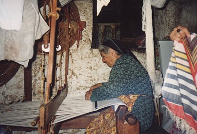 weaving in Kritou Terra